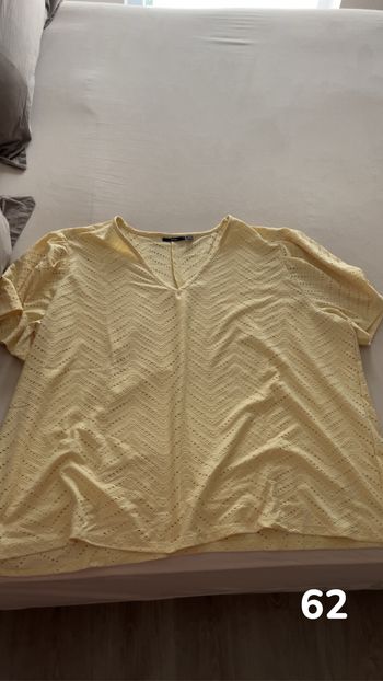 T-shirt jaune