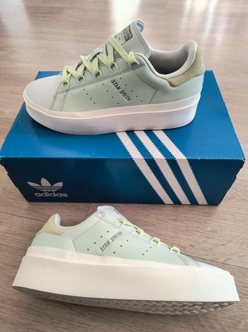 Baskets chaussures  adidas Stan Smith taille 37 1/3 neuves
