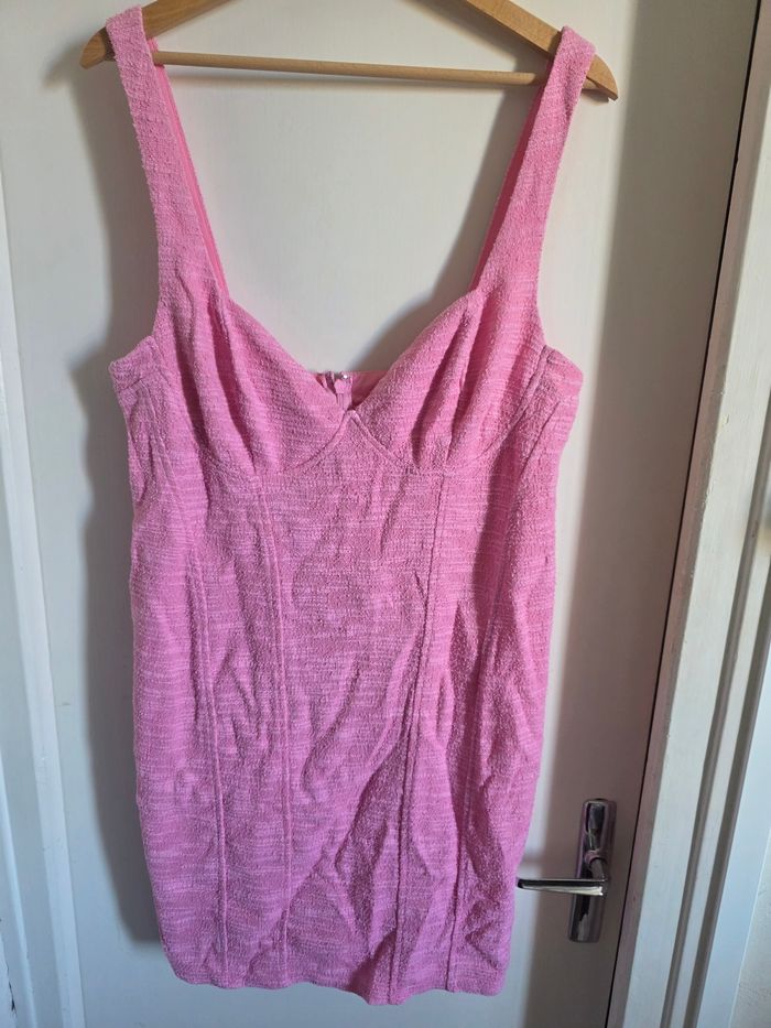 Robe mi longue rose taille L type bustier H&M