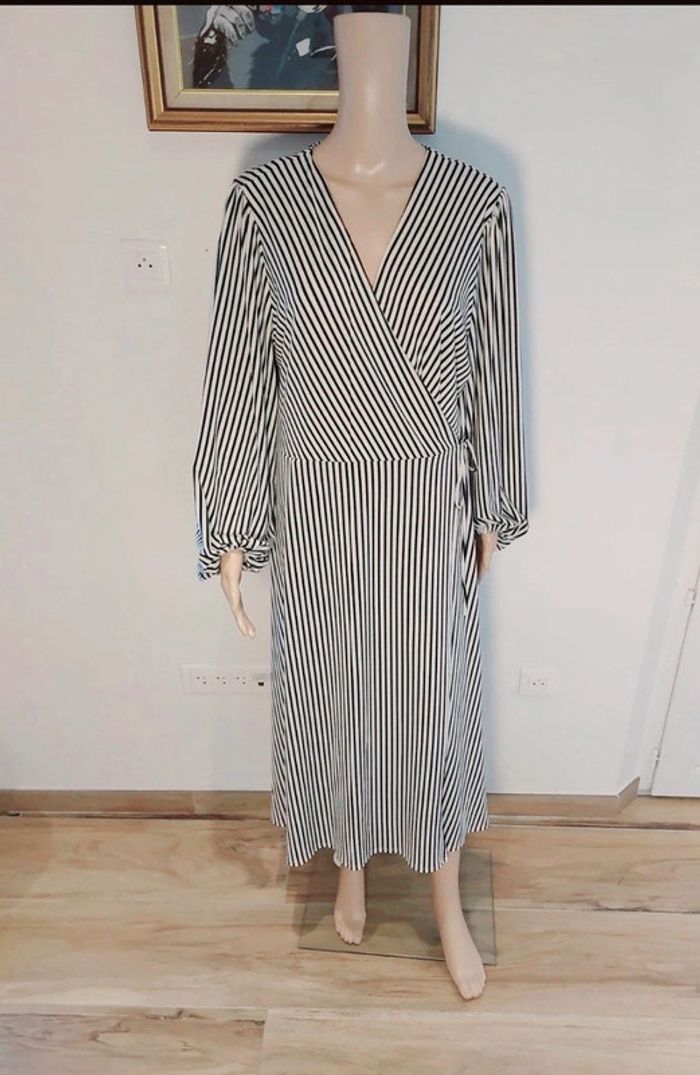 H&M Robe Maxi Rayée T.42 – Élégante & Confortable 128 cm