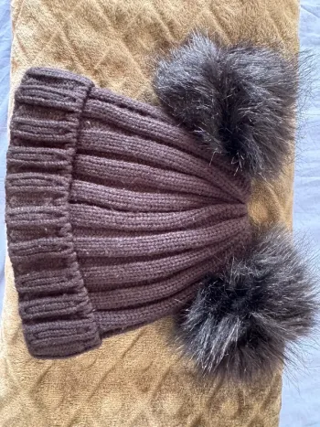 Bonnet avec ponpon