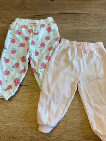 Lot de deux pantalon de survêtement 12 mois