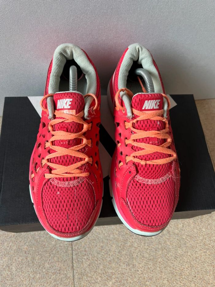 Baskets / Chaussures De Course Nike Taille (37.5) - photo numéro 5