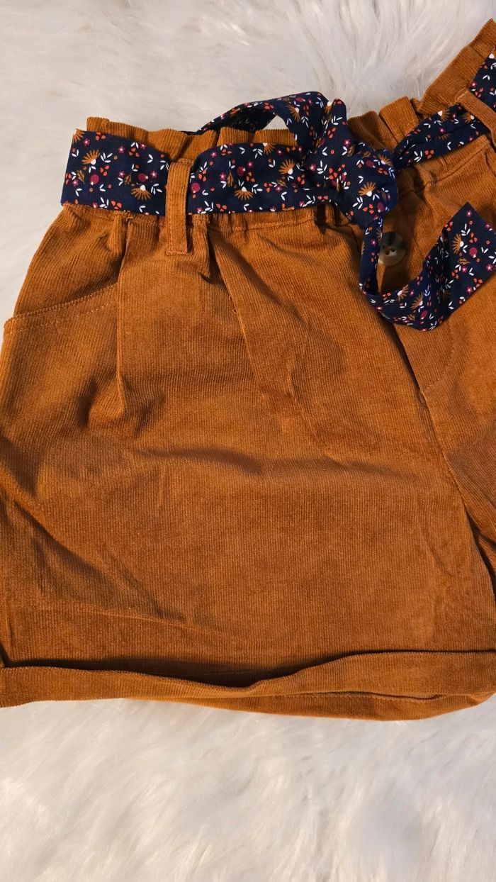 Neuf (non porté)🏷🥰🤩 superbe short velours 10 ans fille 😍🤩 - photo numéro 3