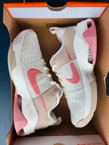 Nike zoom bella 6 rose neuves Taille 36,5