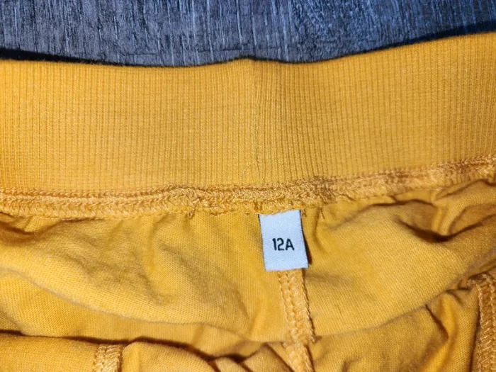Short jaune 12 ans - photo numéro 2