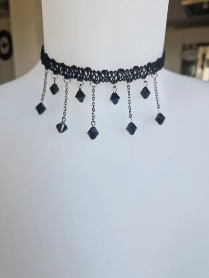 Collier fantaisie ras de cou choker noir avec perles