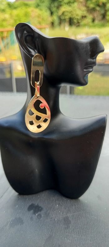 Boucles d'oreilles ovales a motifs femme
