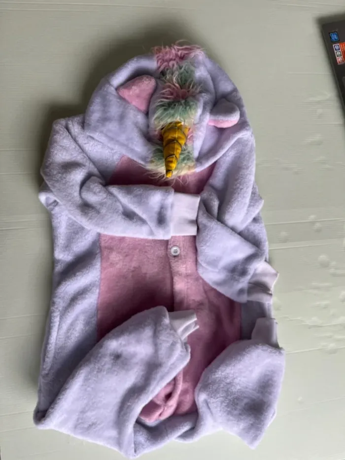 Sur pyjama / combinaison licorne