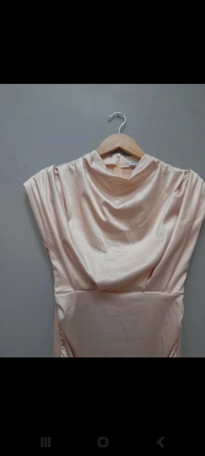 Robe chic satiné - photo numéro 2