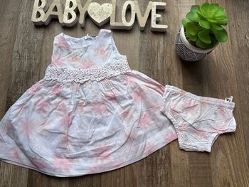 - Robe - 6 mois - Très bon état