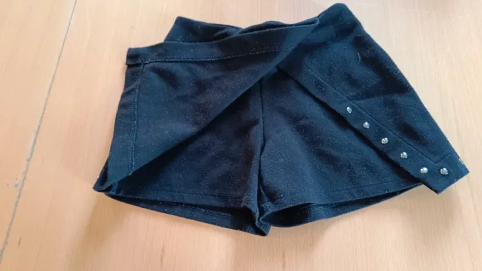 Jupe short noir - photo numéro 2