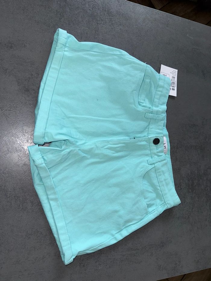 Short neuf