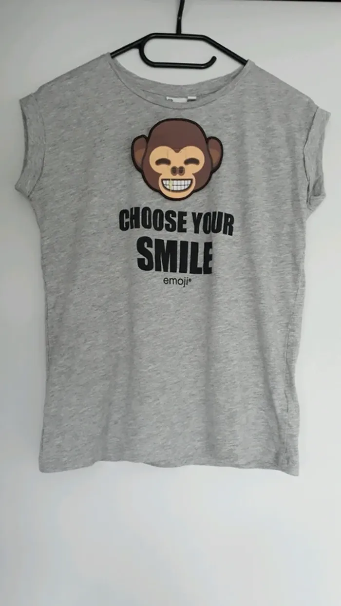 T-shirt gris avec patch à interchanger - photo numéro 2