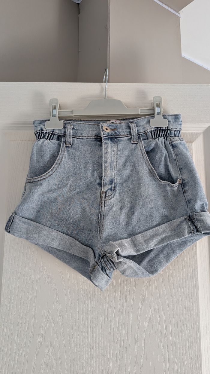 Short élastique bleu taille 36