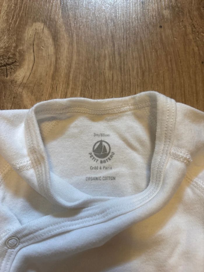 Lot 3 bodies blancs manches longues Petit Bateau/Cyrillus 3 mois - photo numéro 7