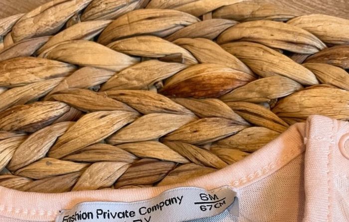 T-shirt neuf - photo numéro 3