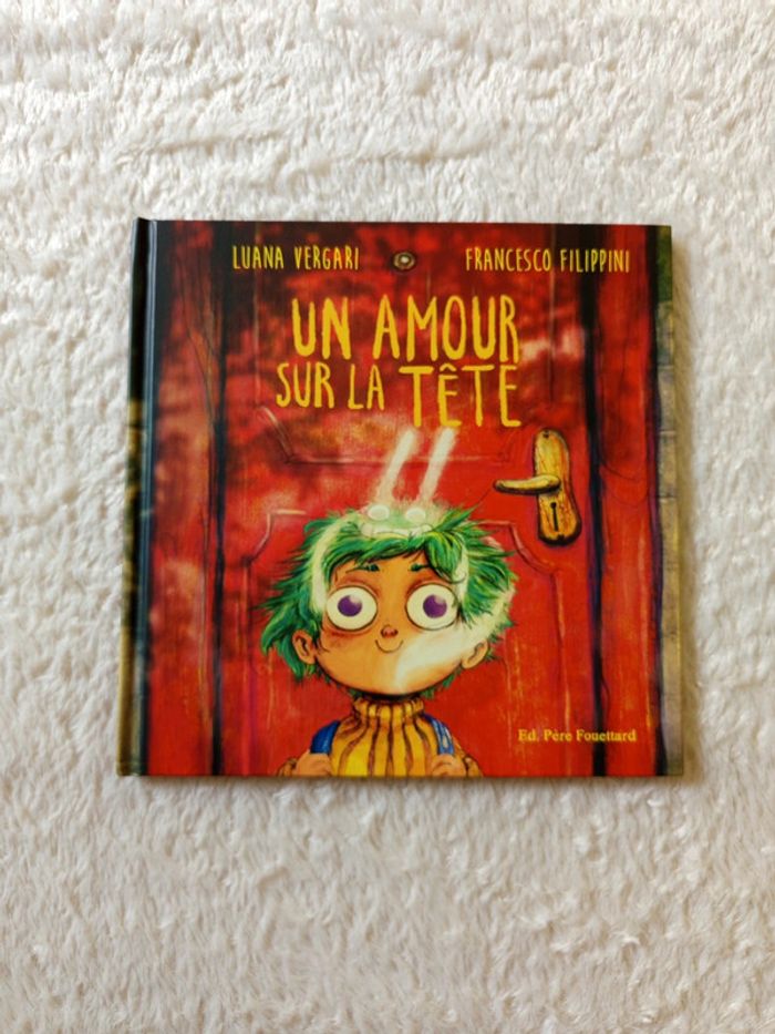 Livre Un amour sur la tête Ed. Père Fouettard