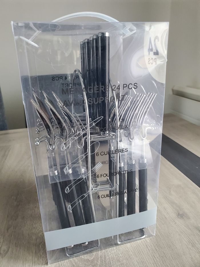 Ménagère 24 Pièces. - photo numéro 3