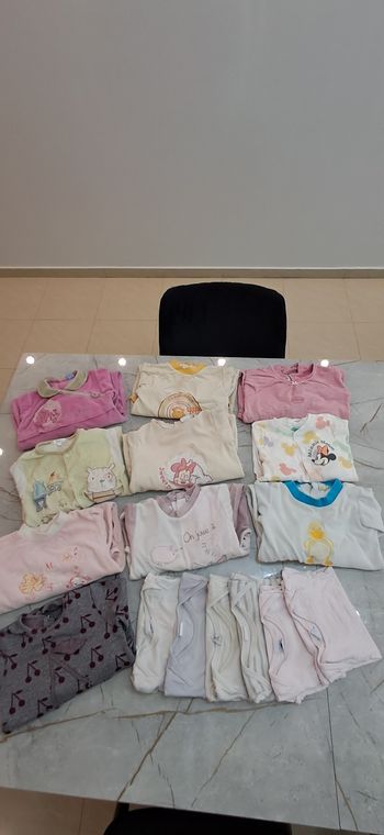 Lot de pyjamas et bodies