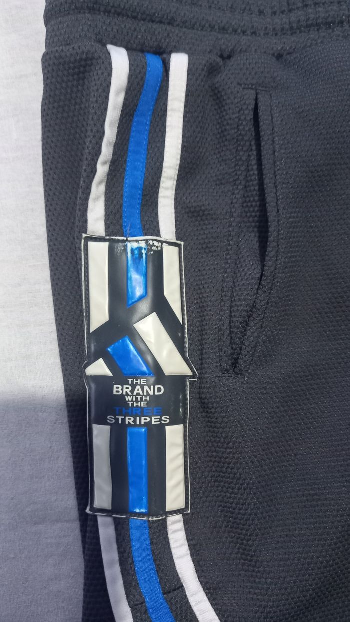 Short vintage Adidas brodé et empiècement the brand With the three stripes vintage pièce rare - photo numéro 4