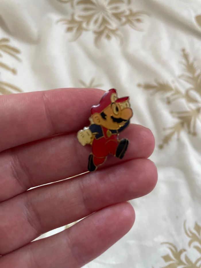 Broche / pin’s Super Mario Bros Nintendo vintage - photo numéro 2