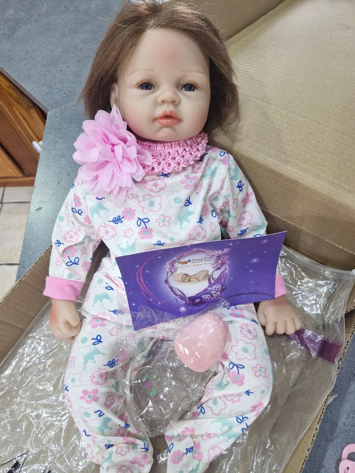 Bébé Reborn neuf toujours dans son emballage d'origine.  Superbe - photo numéro 2