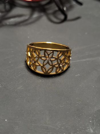Bague en acier inoxydable fleur ajourée Taille 8