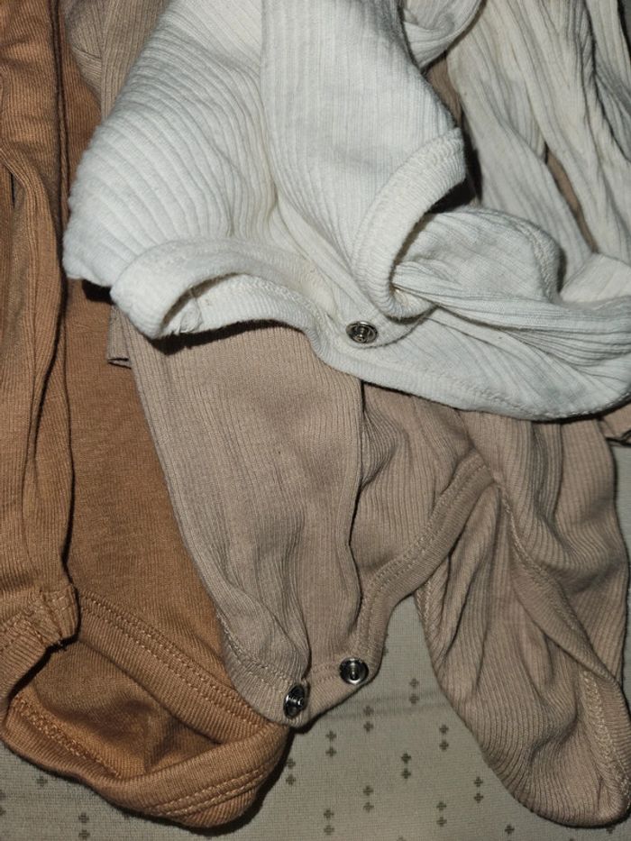 Lot body avec col marron beige et crème - photo numéro 3
