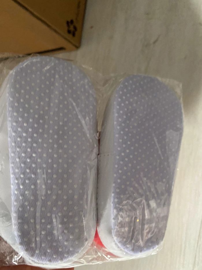 Chaussures souples rouges pour bébé 6-12 mois - photo numéro 3