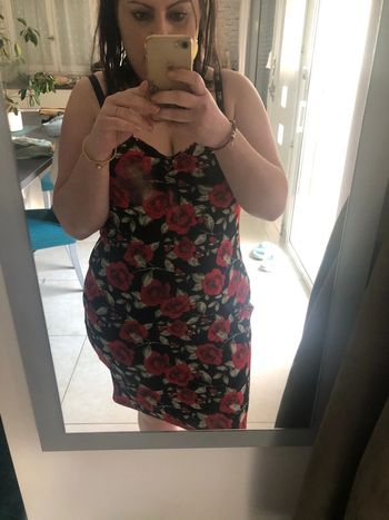 Robe avec roses rouges