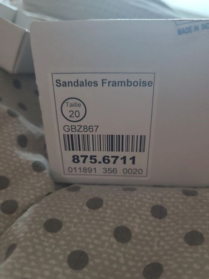 Sandales en cuir fille taille 20 - photo numéro 6