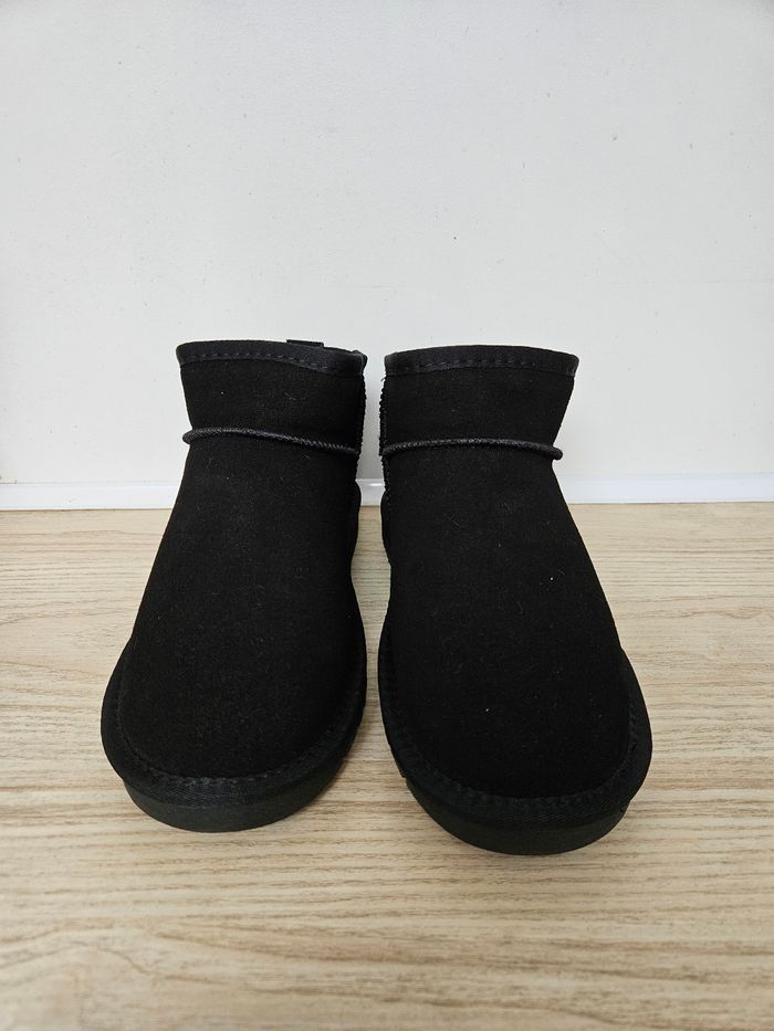 UGG Classic Mini Ultra Noir/ Taille 38 - photo numéro 2
