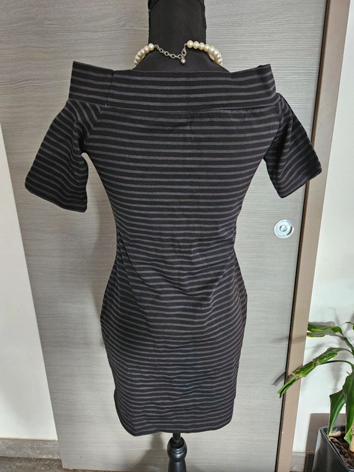 Robe noir moulante - photo numéro 3
