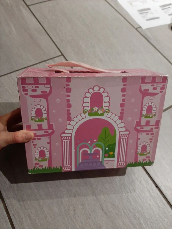 Valise château de princesse - photo numéro 5