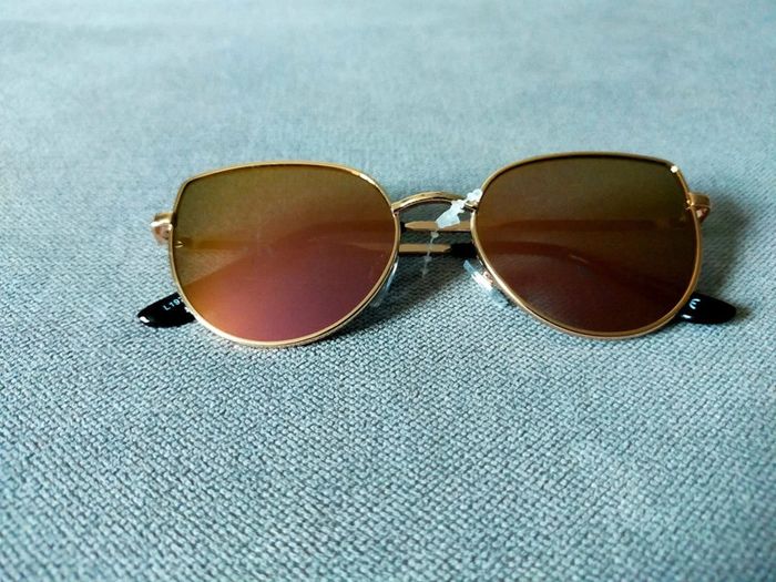 Lunettes de soleil dorées effet miroir – Neuves - photo numéro 2