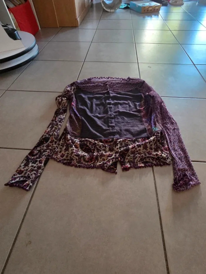 Tee shirt manche longue bon etat Taille M/L