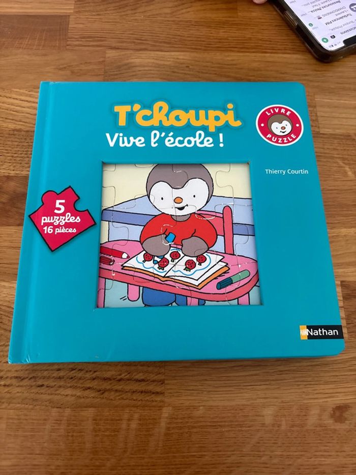 Livre puzzle T’choupi vive l’école