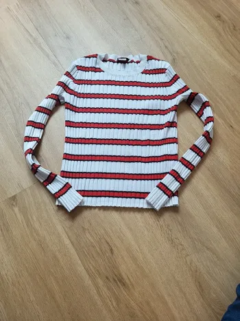 Top rayé blanc et rouge S