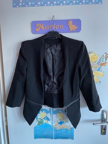 Veste noire à épaulettes, taille Xs, marque Jennyfer