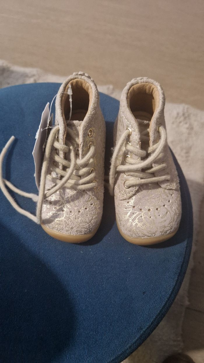 Lot de chaussures bébé neuve - photo numéro 2