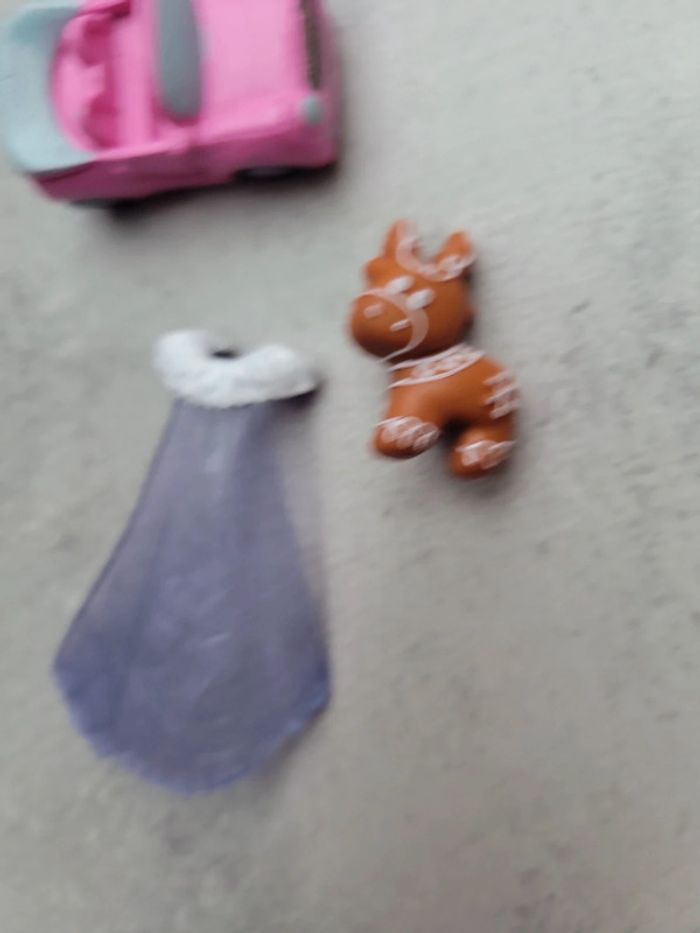 Lot de jouet dinsey voiture breloque cape essai de la reine des neige miniature - photo numéro 2