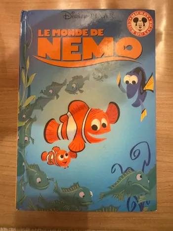 Livre le monde de Nemo Disney pixar