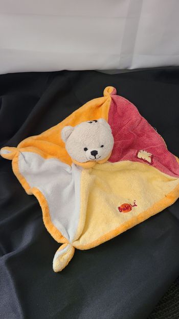 Doudou plat chat ours rouge jaune  BABY NAT