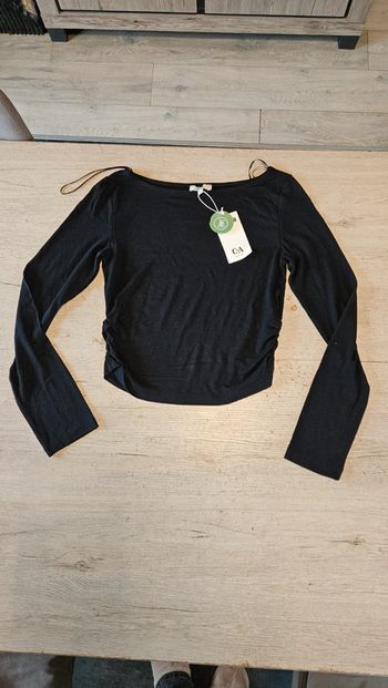 Blouse courte noire à manches longues, col large, fronce sur les côtés, C&A, M, neuve