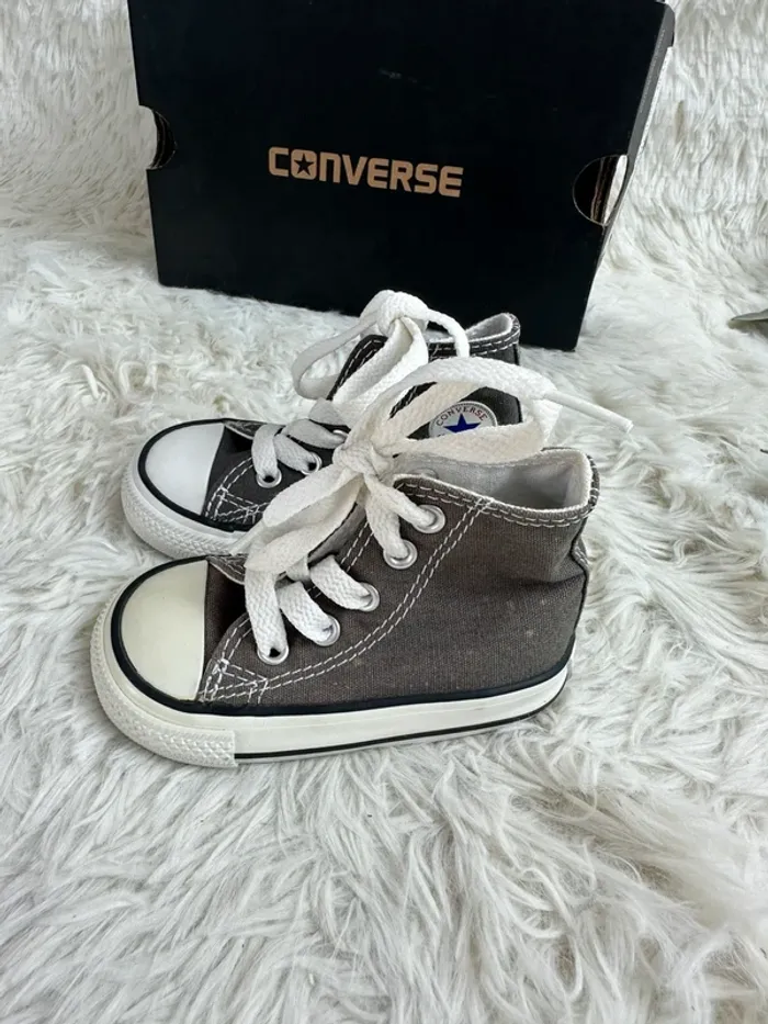 Paire de converse grise taille 20 - photo numéro 4