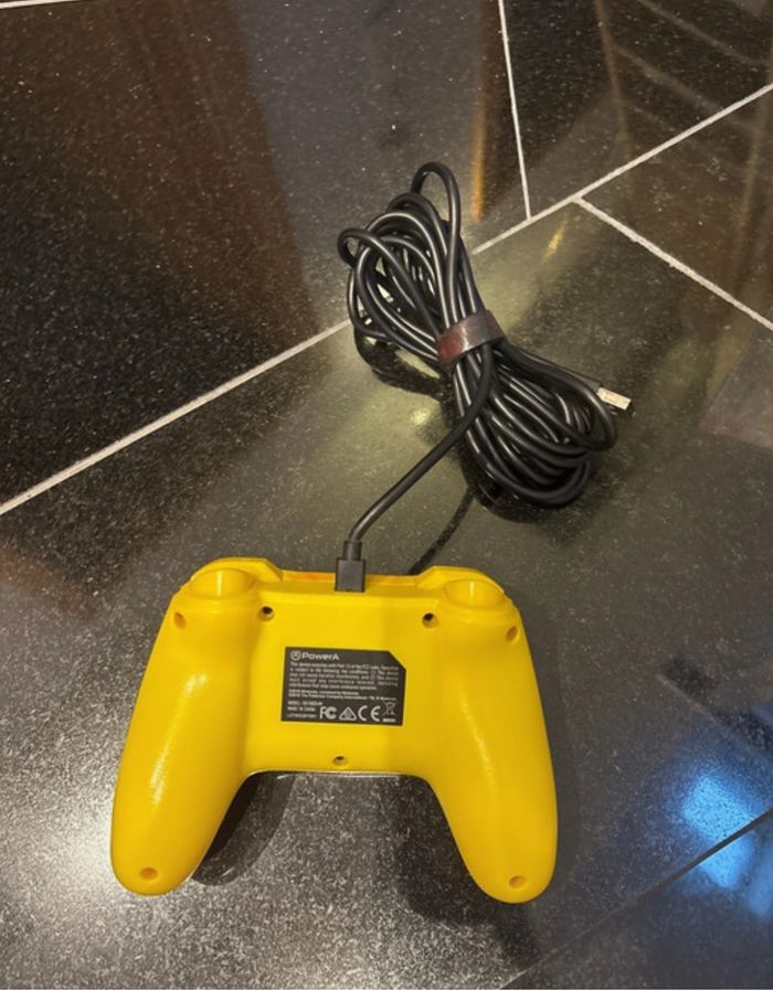 Commande avec fil Pokémon jaune - photo numéro 3