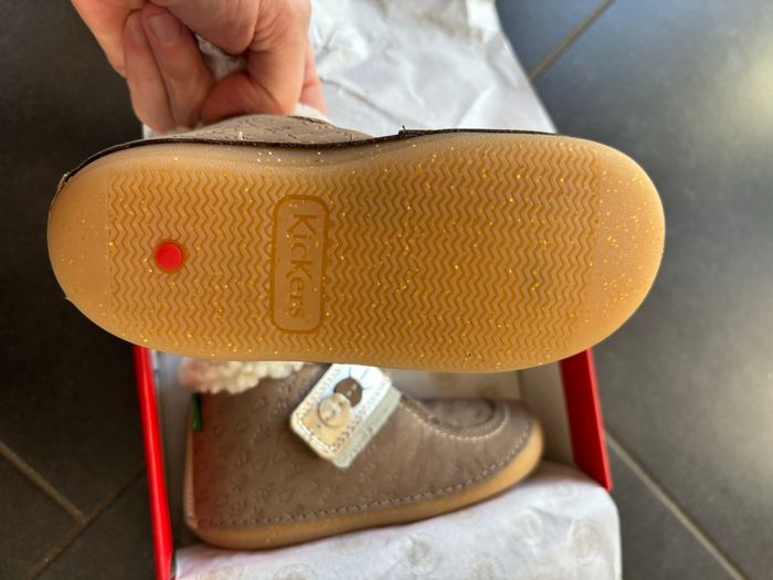 Bottillons fourrés scratch couleur taupe semelles très souples - photo numéro 2