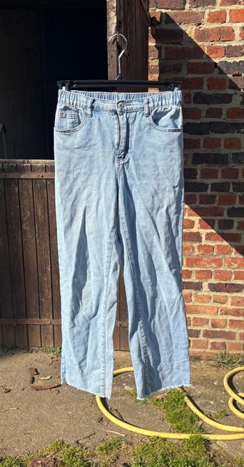 💙 Jean bleu clair coupe droite – 12-13 ans