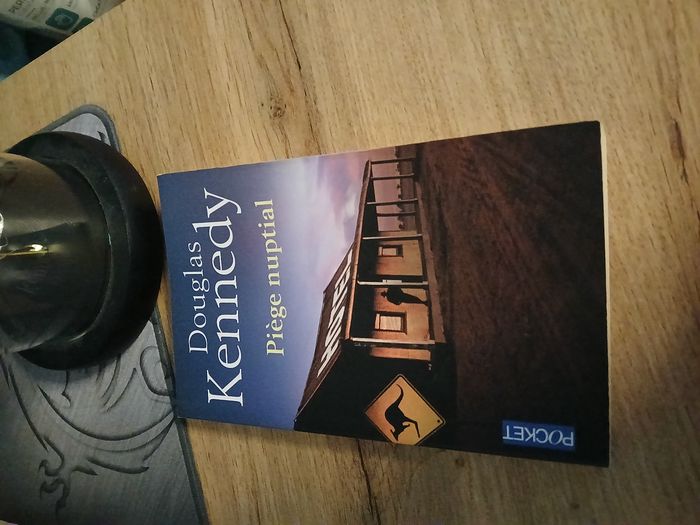 LIVRE PIEGE NUPTIAL DE DOUGLAS KENNEDY - photo numéro 1